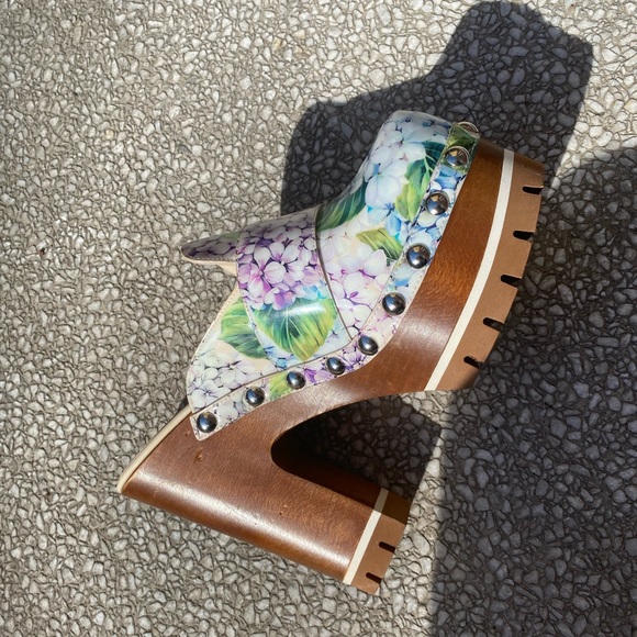 Dolce & Gabanna Multicolor Hydrangea Mules - Picture 3 of 7